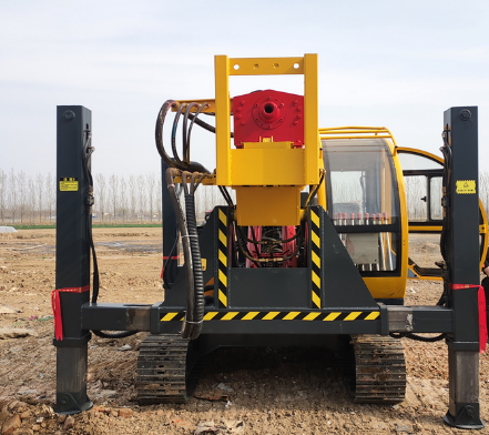 履帶式液壓鉆機(jī)使用注意事項(xiàng)
